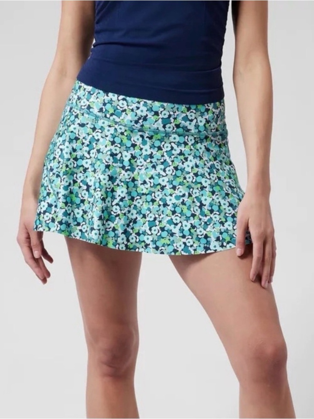 Athleta Ace Printed Tennis Skort Skirt in Ditsy Floral Green & Blue, size Large